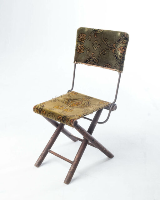 Front view of Iago Rug Folding Chair