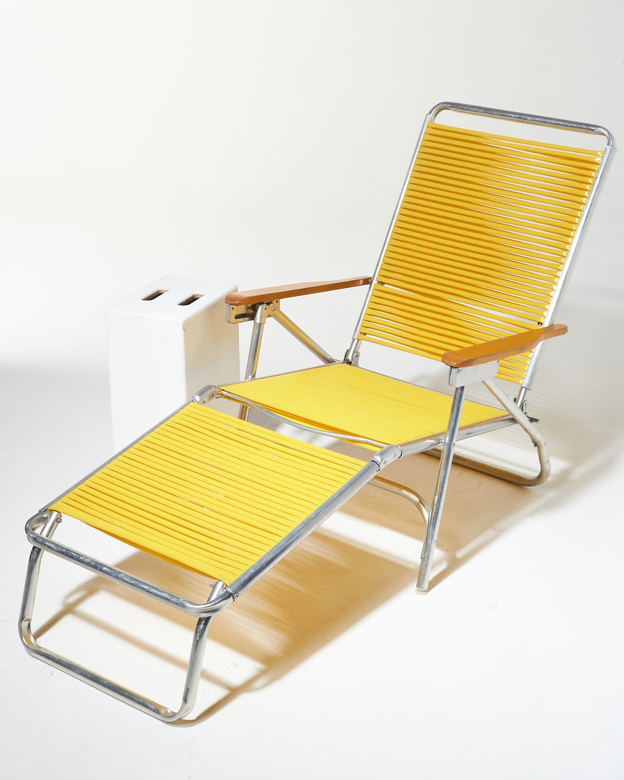 CH379 Sunshine Yellow Beach Lounge Chair Prop Rental ...