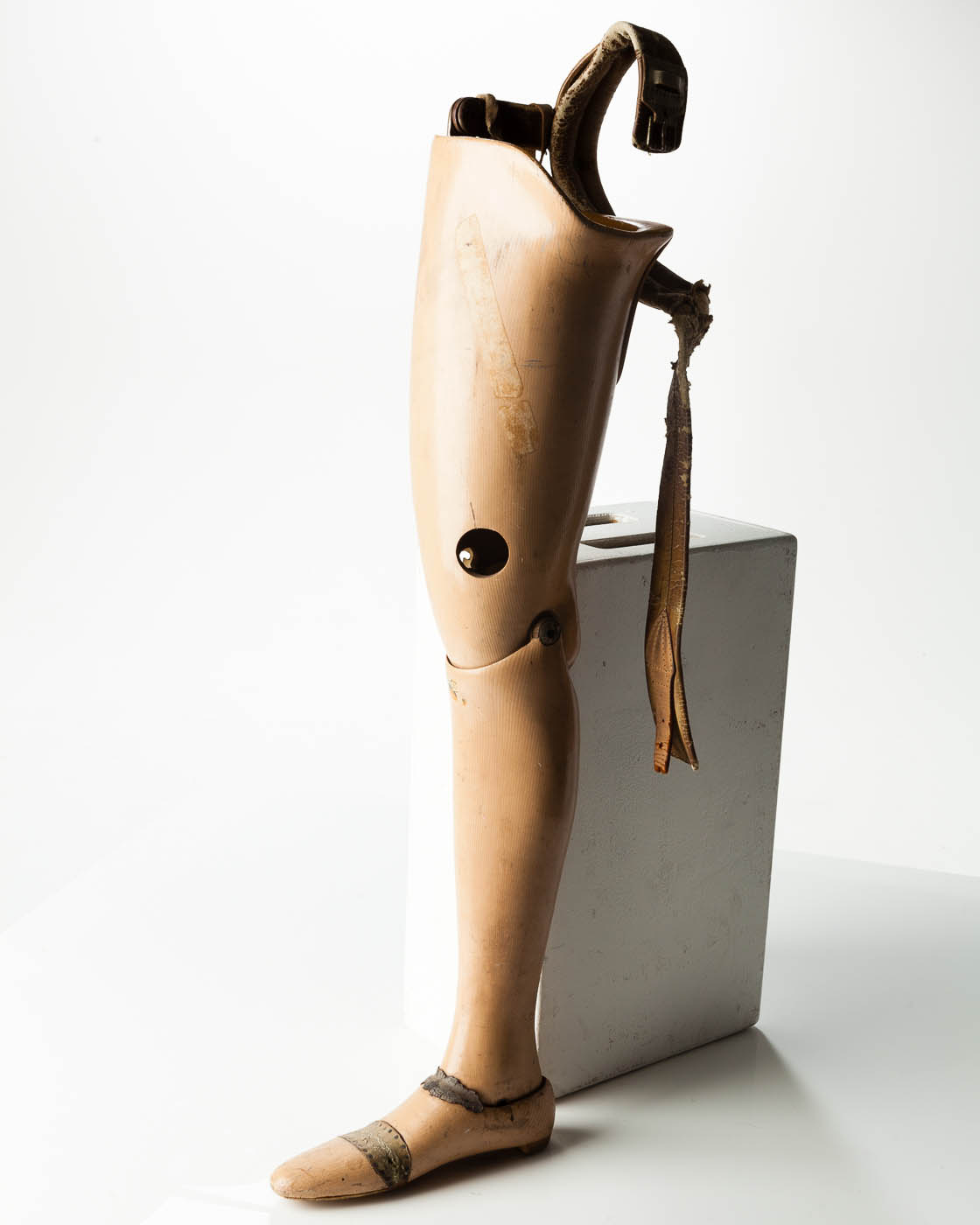 TA082 Antique Prosthetic Leg Prop Rental - ACME Brooklyn.