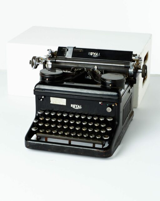 Front view of Royal Typewriter