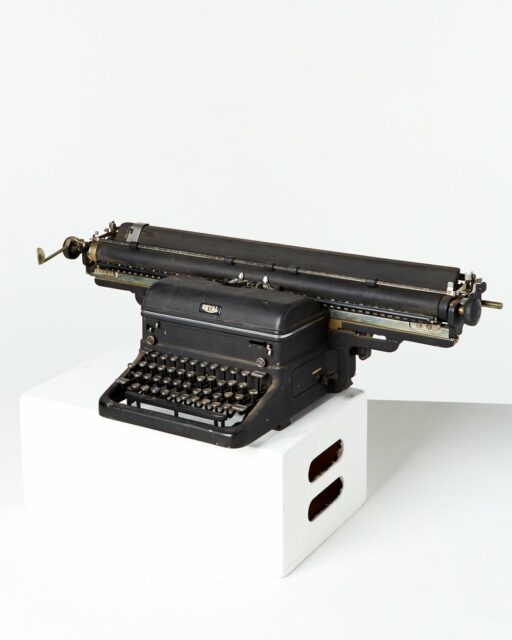 Front view of Hammond Typewriter