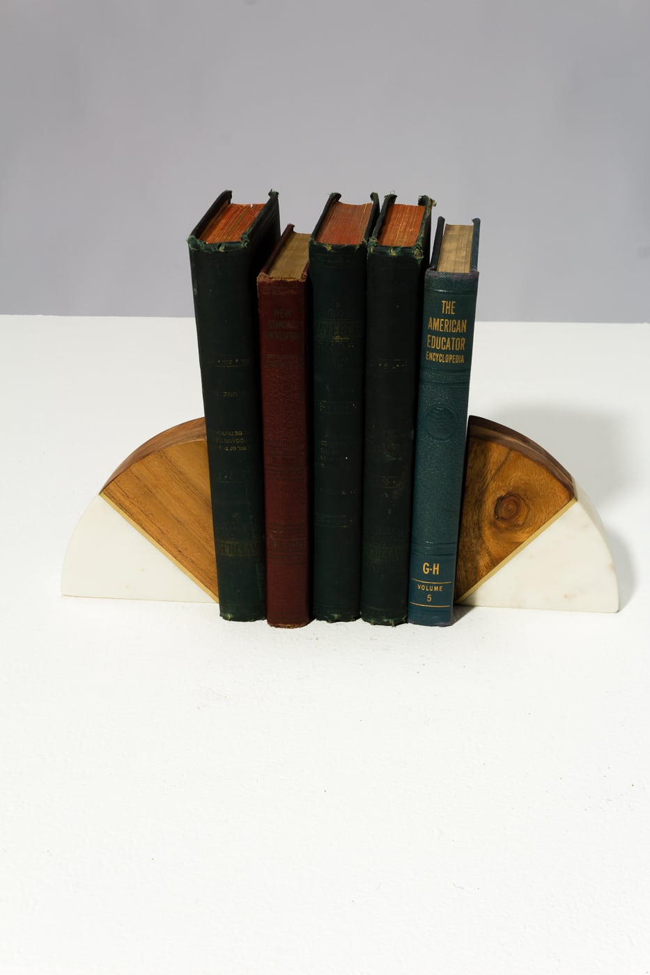 Featured image of post Marble And Wood Bookends / Fox run triangular 100% natural polished white marble bookends.