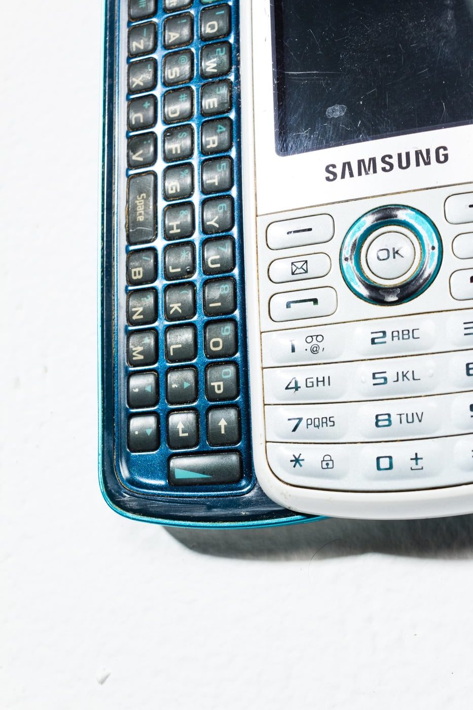 TE063 White Samsung Sliding Keyboard Mobile Phone Prop