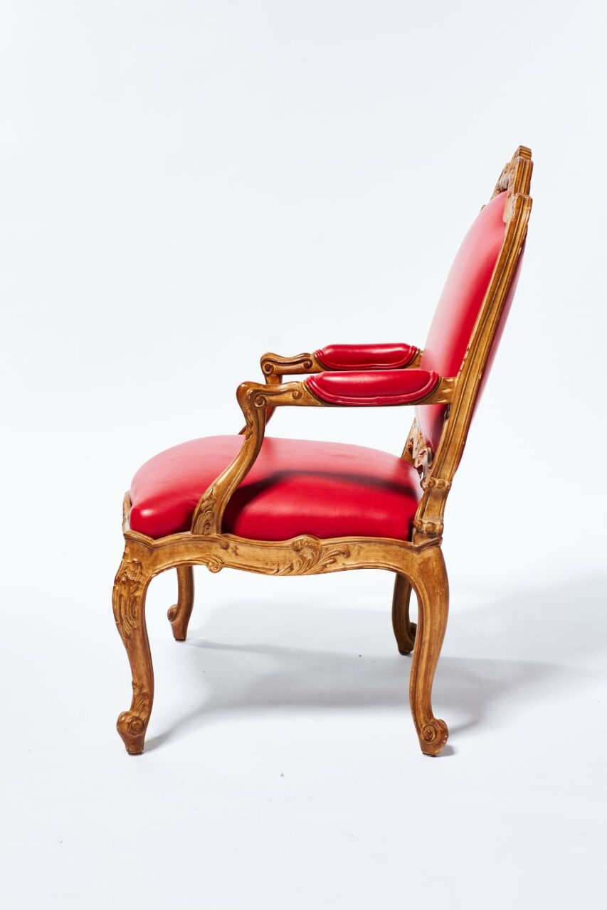 Red Egg Pod Chair ⋆ Movie Prop Rentals