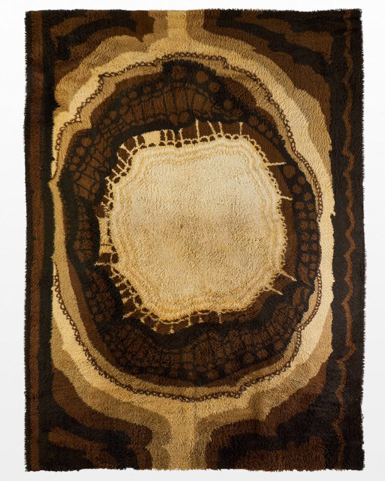 Front view of Tinge 8 x 11.5′ Foot Shag Rug